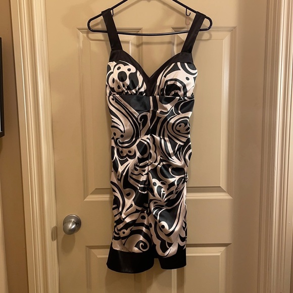 Beautiful cocktail dress - Picture 6 of 12